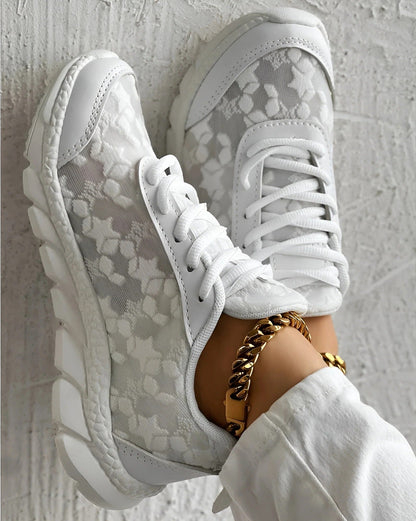 Women’s Lace-Up Closed-Toe Shoes with Contoured Arch Shape