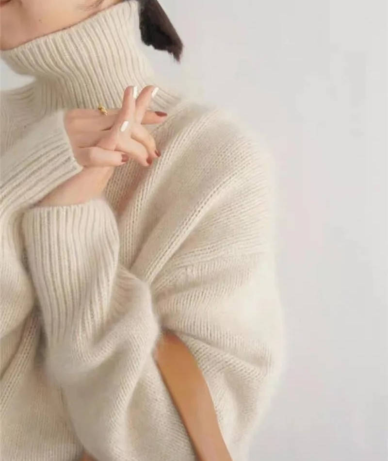 Women's Turtleneck Sweater with Natural Fiber Blend and Relaxed Fit