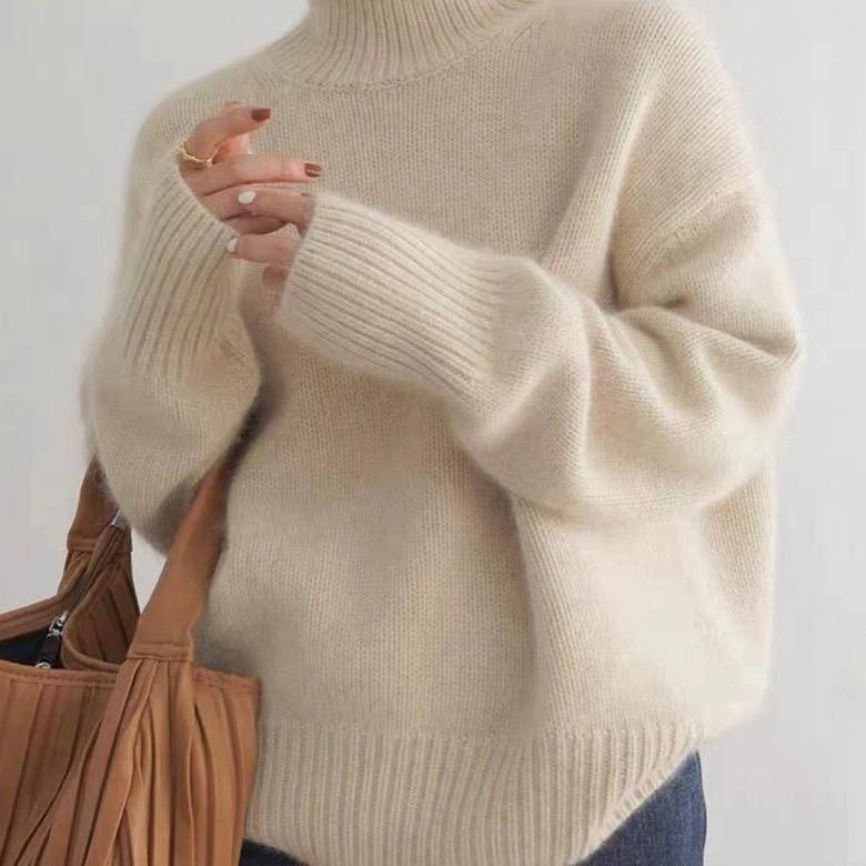 Women's Turtleneck Sweater with Natural Fiber Blend and Relaxed Fit